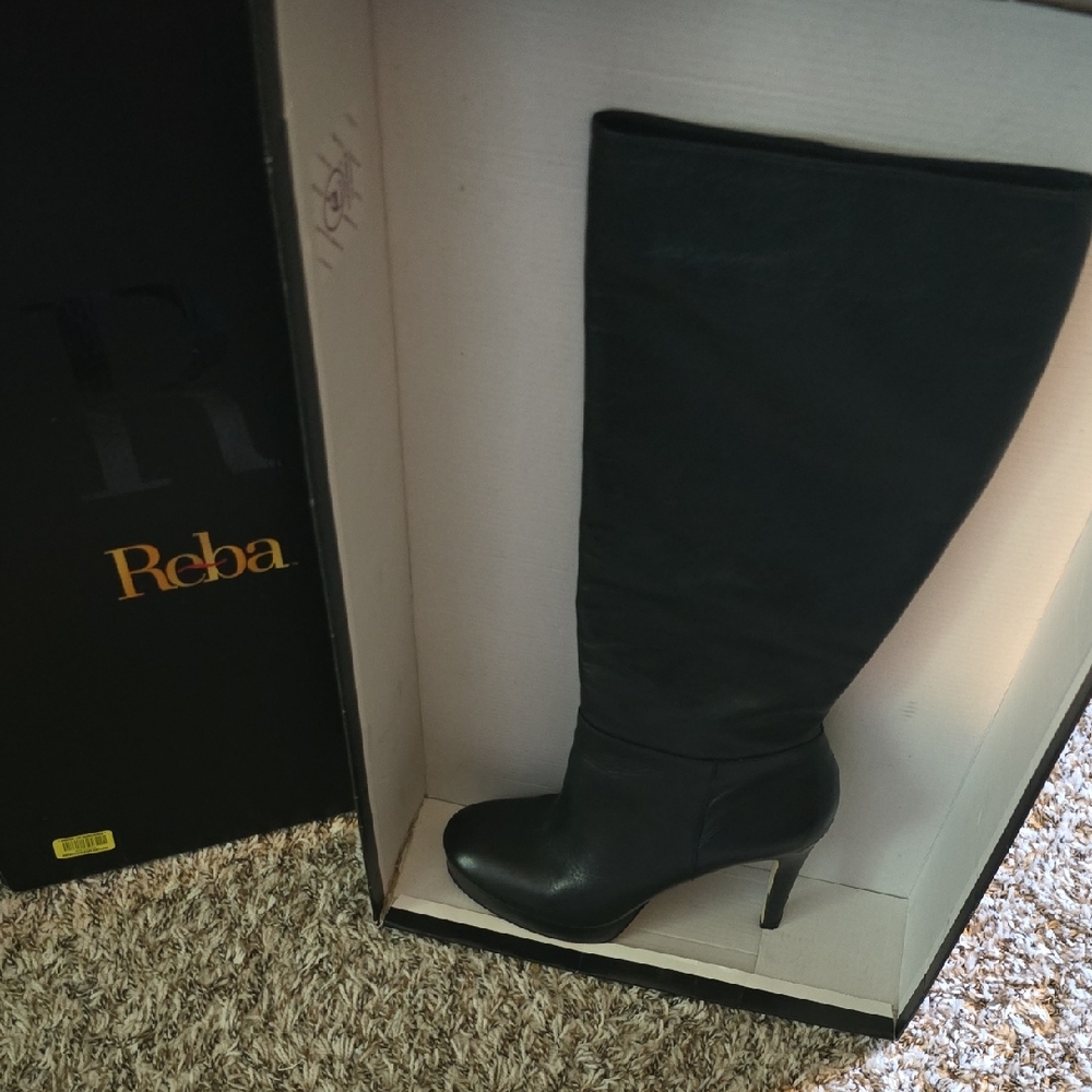 Reba Elegant Black Heeled Boots
